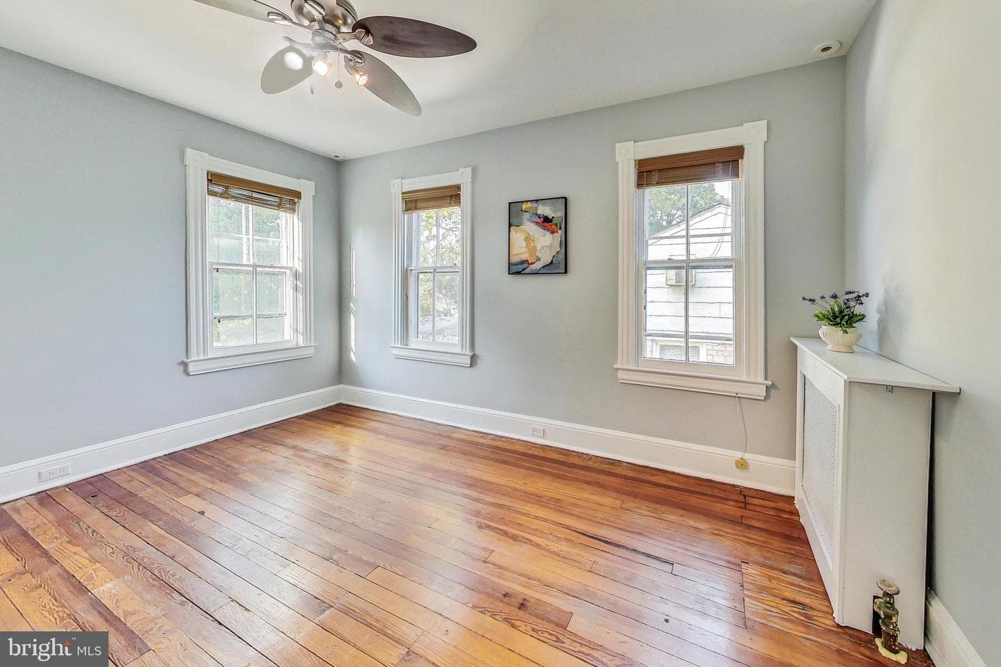 311 E Howell Avenue photo 39