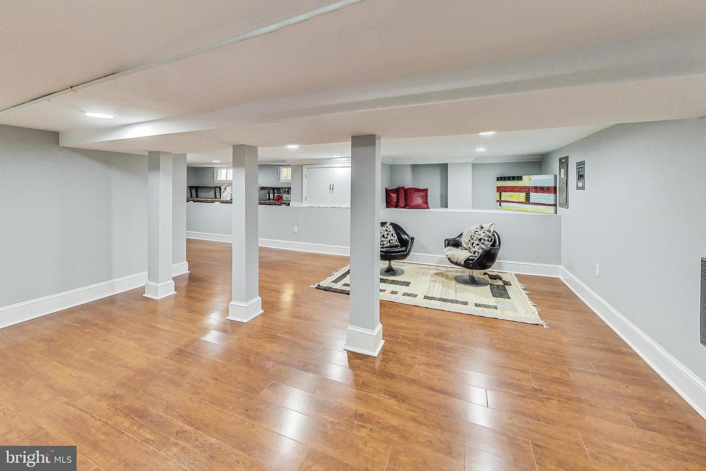 311 E Howell Avenue photo 46
