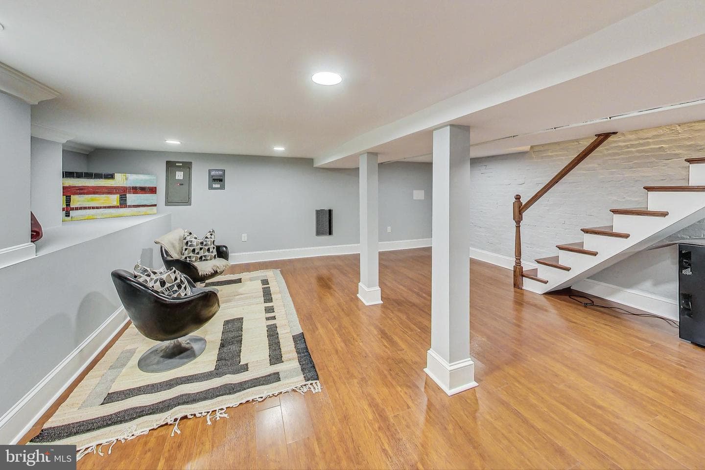 311 E Howell Avenue photo 48