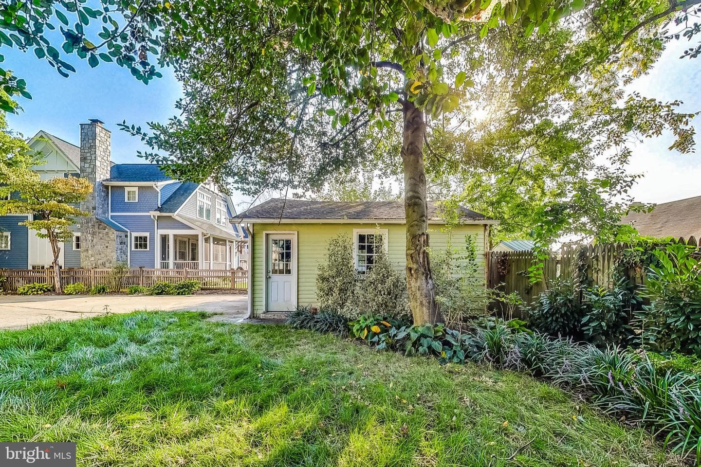 311 E Howell Avenue photo 55
