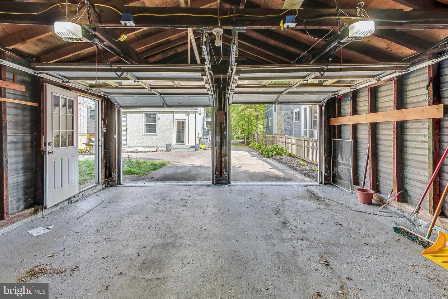 311 E Howell Avenue photo 60