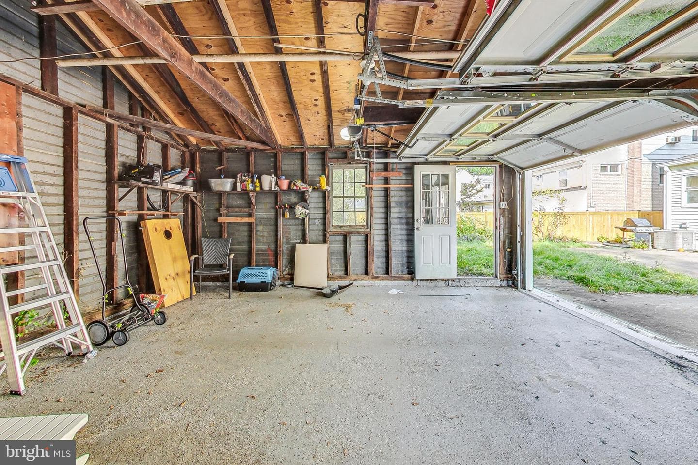 311 E Howell Avenue photo 61