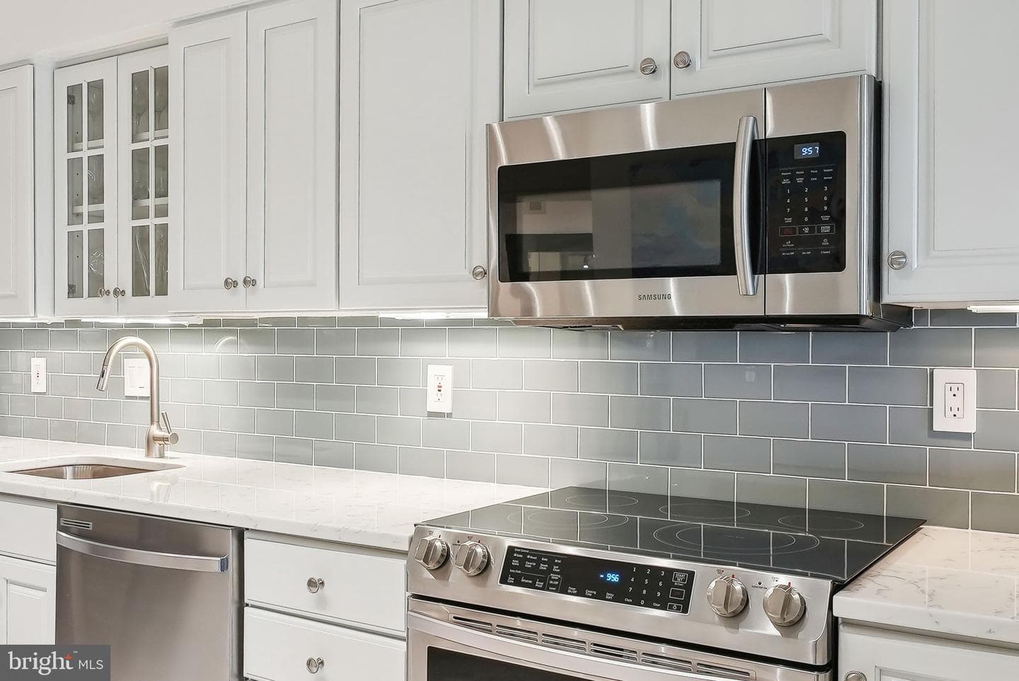 1250 S Washington Street #410 photo 18