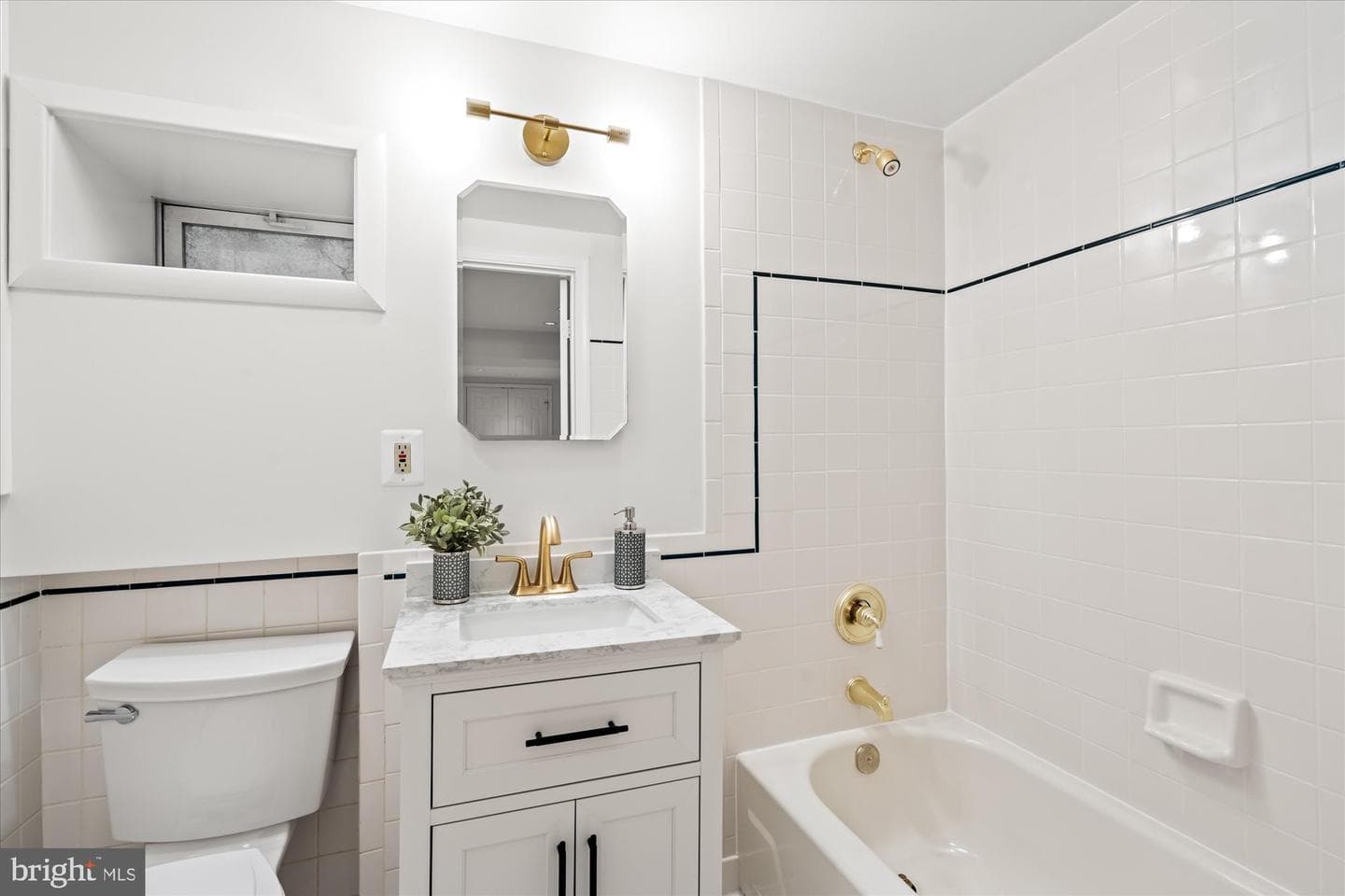 918 S Saint Asaph Street photo 32