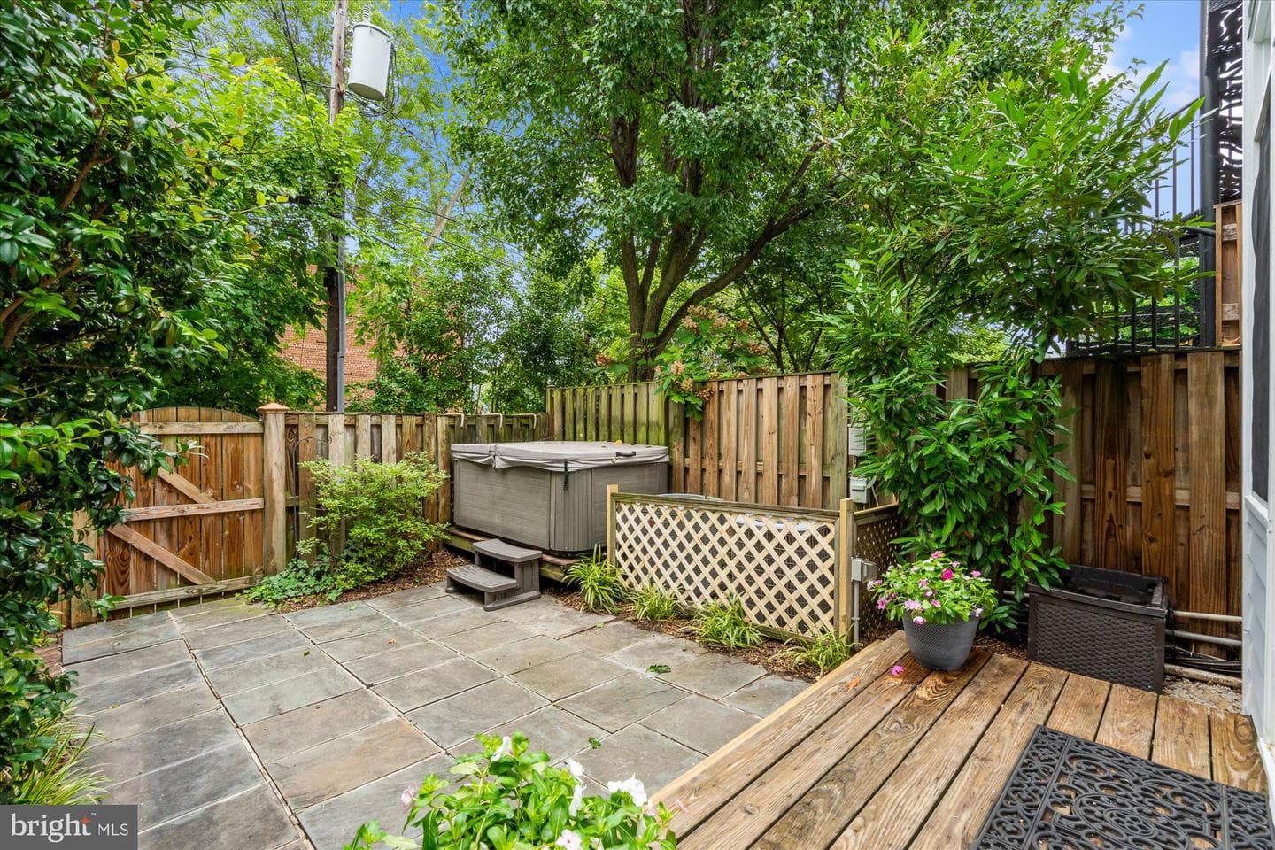 918 S Saint Asaph Street photo 37