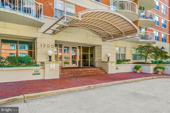 1200 Braddock Place #512 photo 2