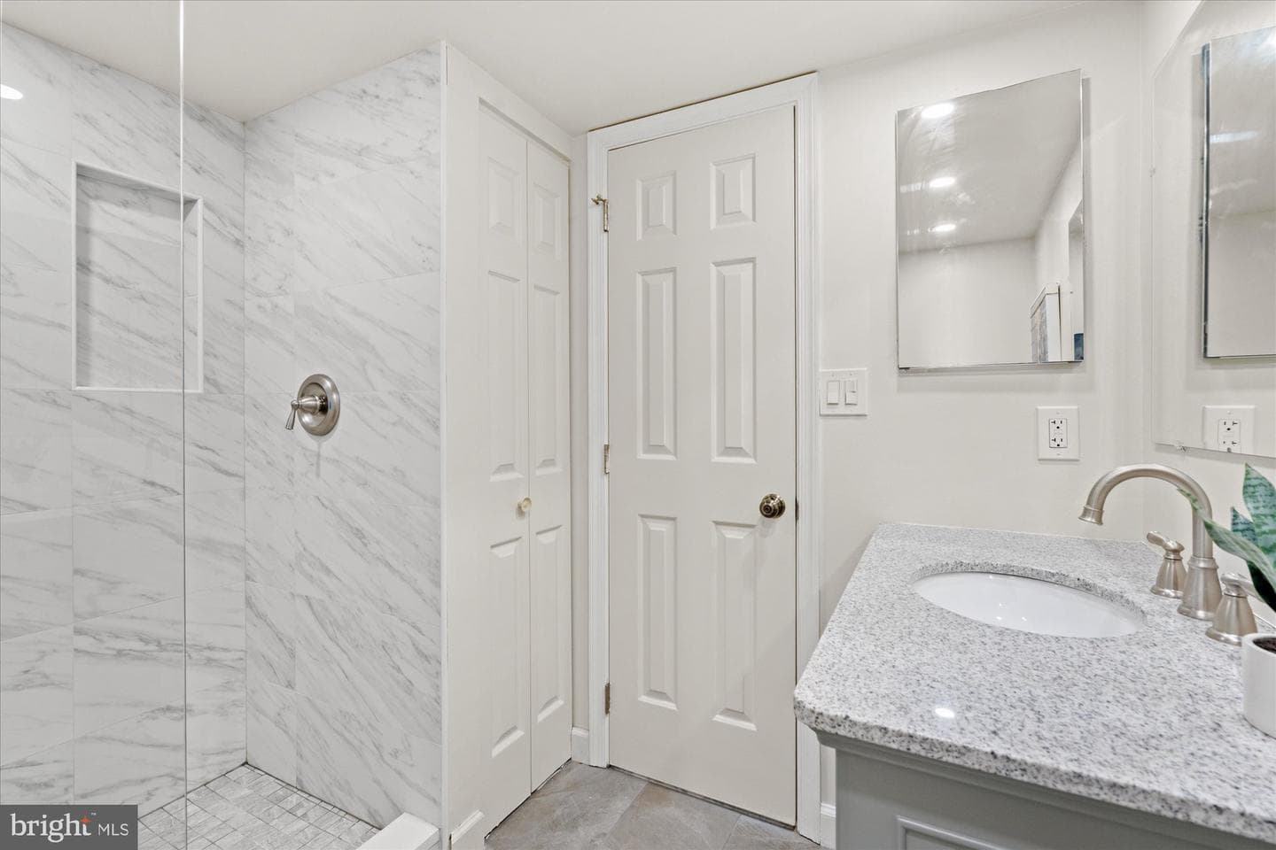 1200 Braddock Place #512 photo 24