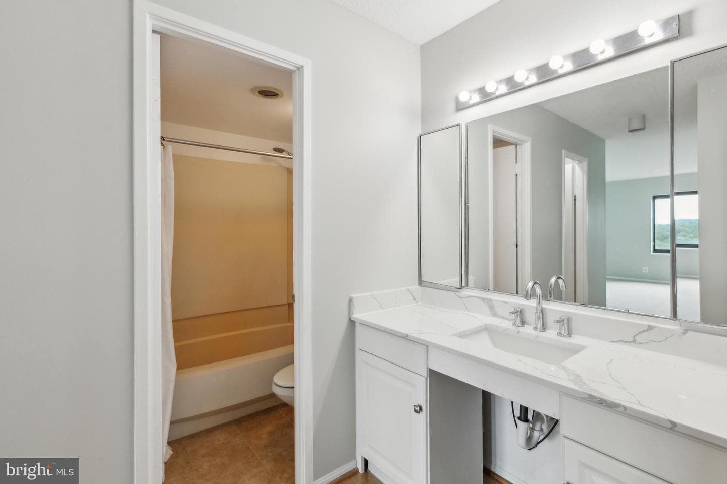 307 Yoakum Parkway #1620 photo 11