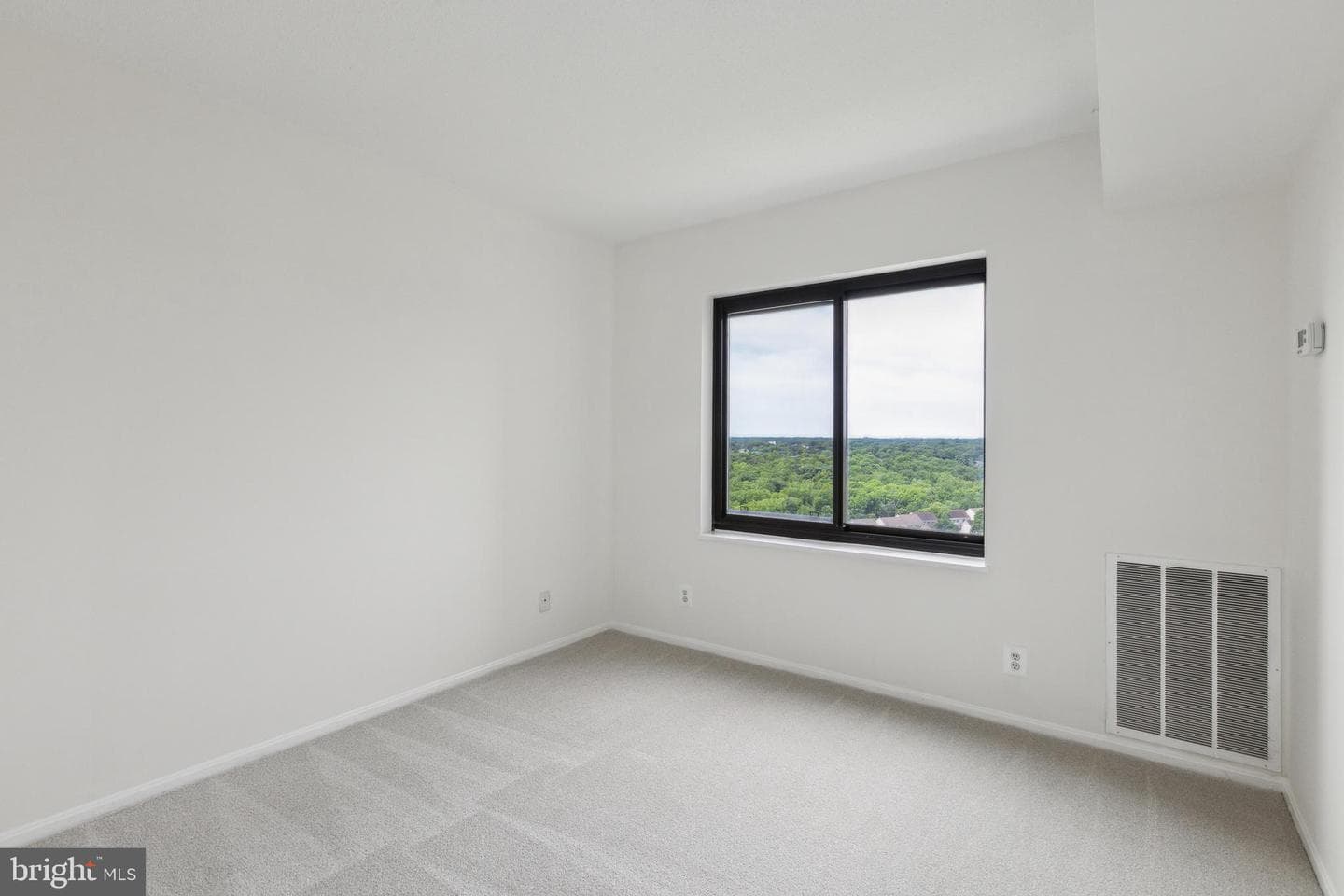 307 Yoakum Parkway #1620 photo 14