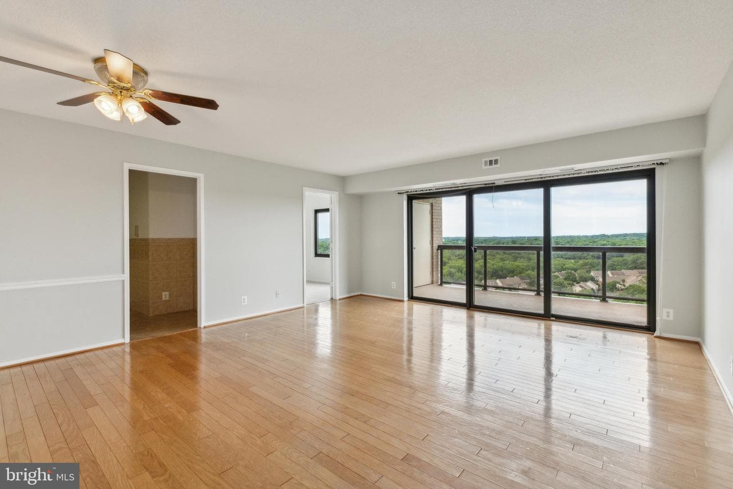 307 Yoakum Parkway #1620 photo 2