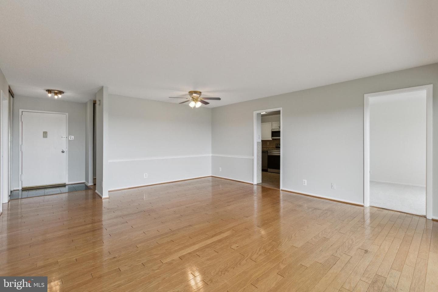 307 Yoakum Parkway #1620 photo 3