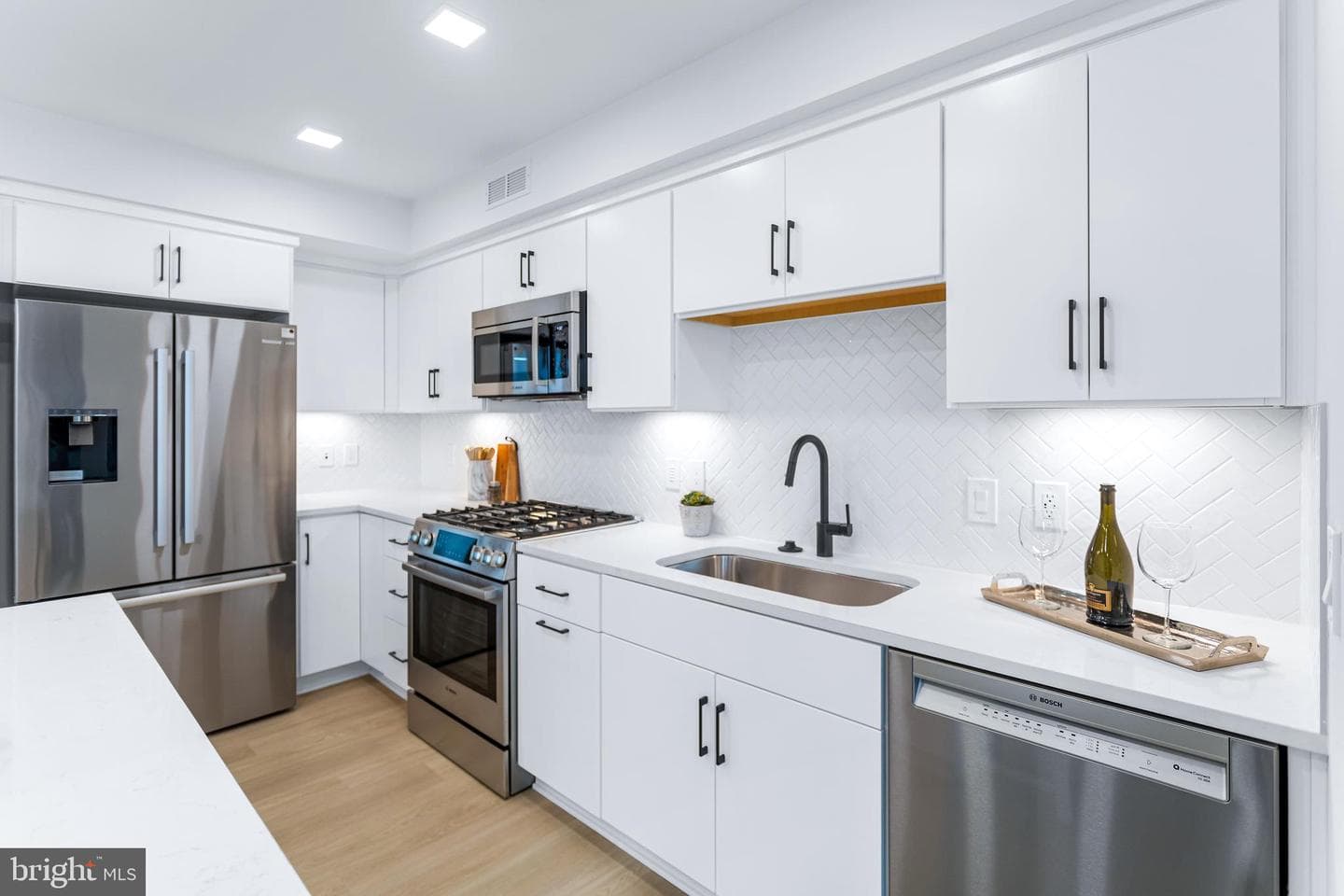 701 N Henry Street #211 photo 12