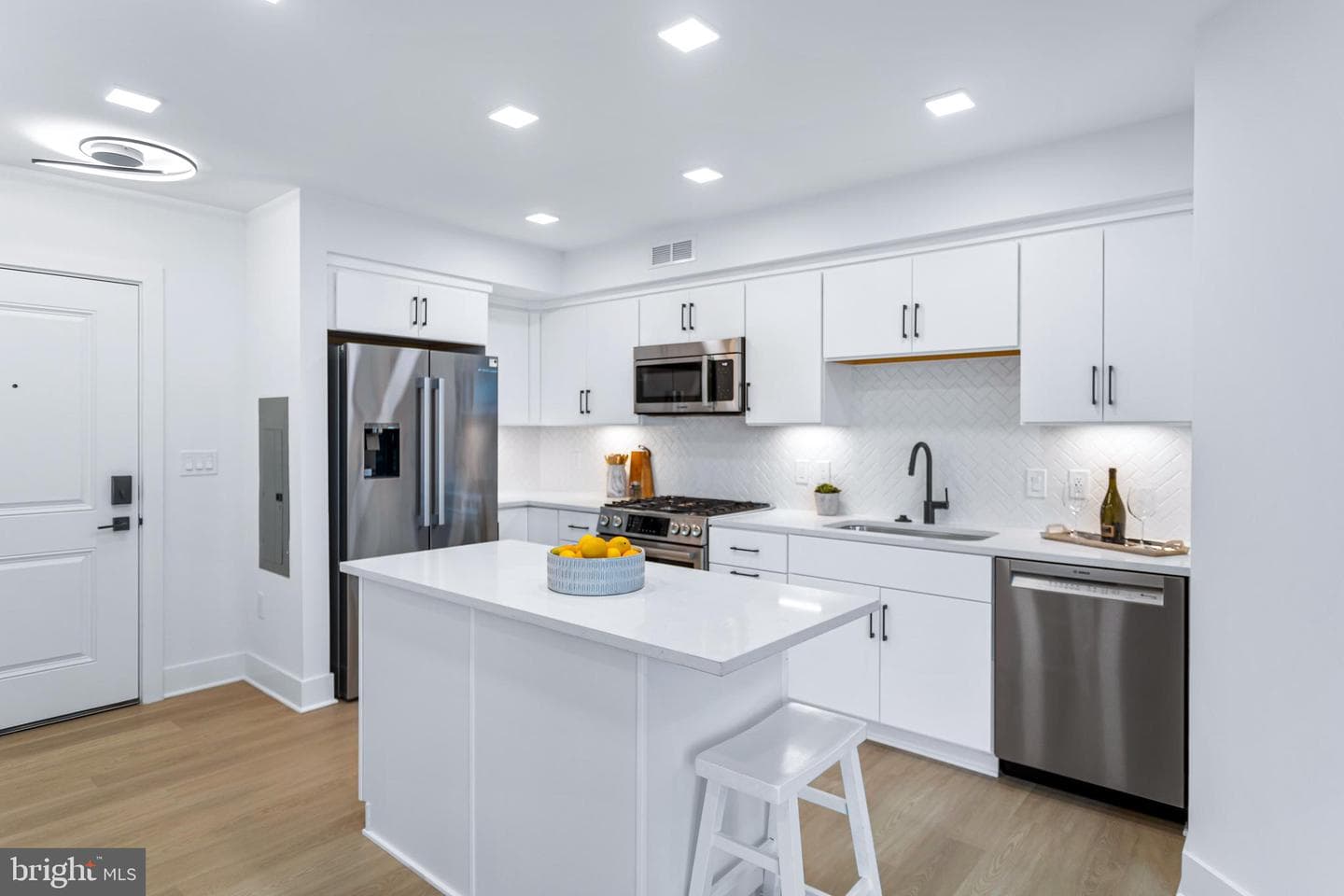 701 N Henry Street #211 photo 13