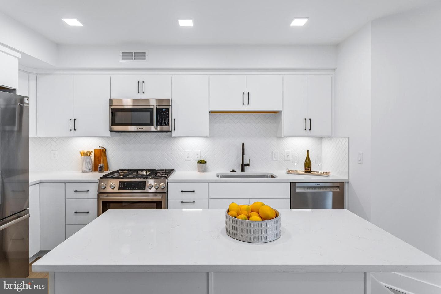 701 N Henry Street #211 photo 14