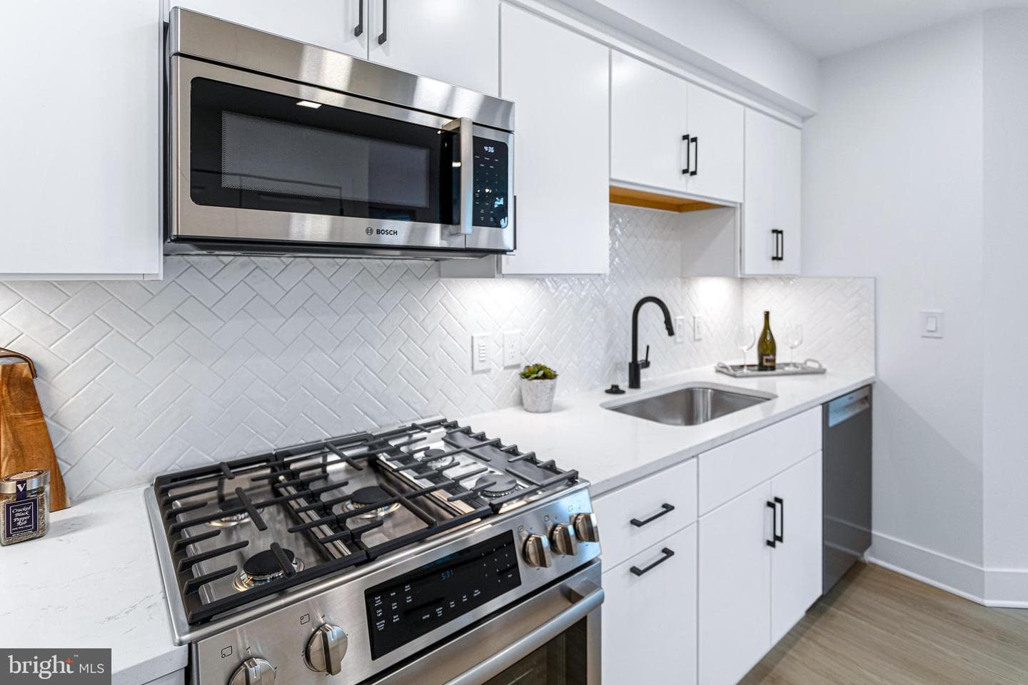701 N Henry Street #211 photo 8