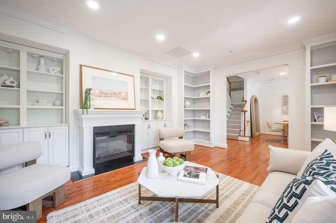 409 S Henry Street photo 16