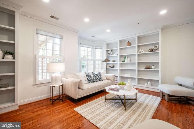 409 S Henry Street photo 17