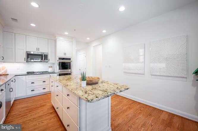 409 S Henry Street photo 19