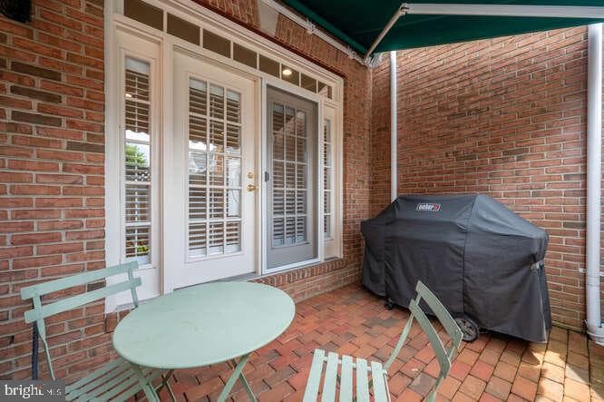 409 S Henry Street photo 23