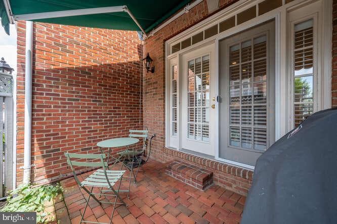 409 S Henry Street photo 24