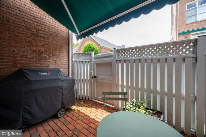 409 S Henry Street photo 25
