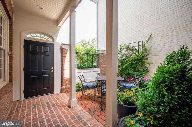 409 S Henry Street photo 3