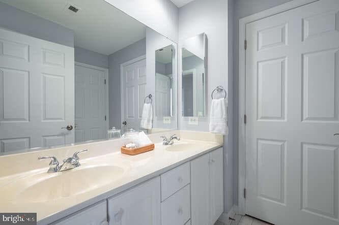 409 S Henry Street photo 32