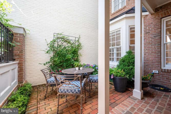 409 S Henry Street photo 4