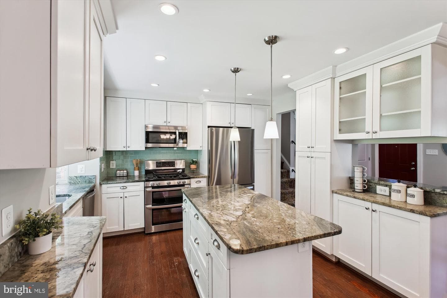 919 Juniper Place photo 6