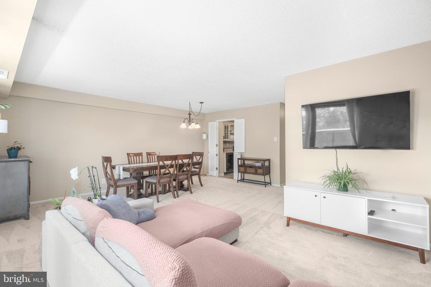 203 Yoakum Parkway #502 photo 11