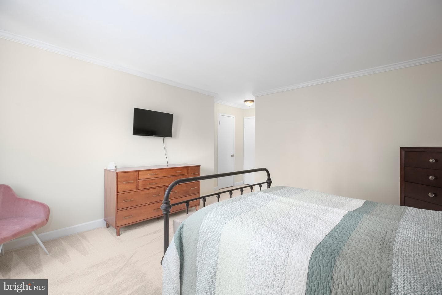203 Yoakum Parkway #502 photo 16
