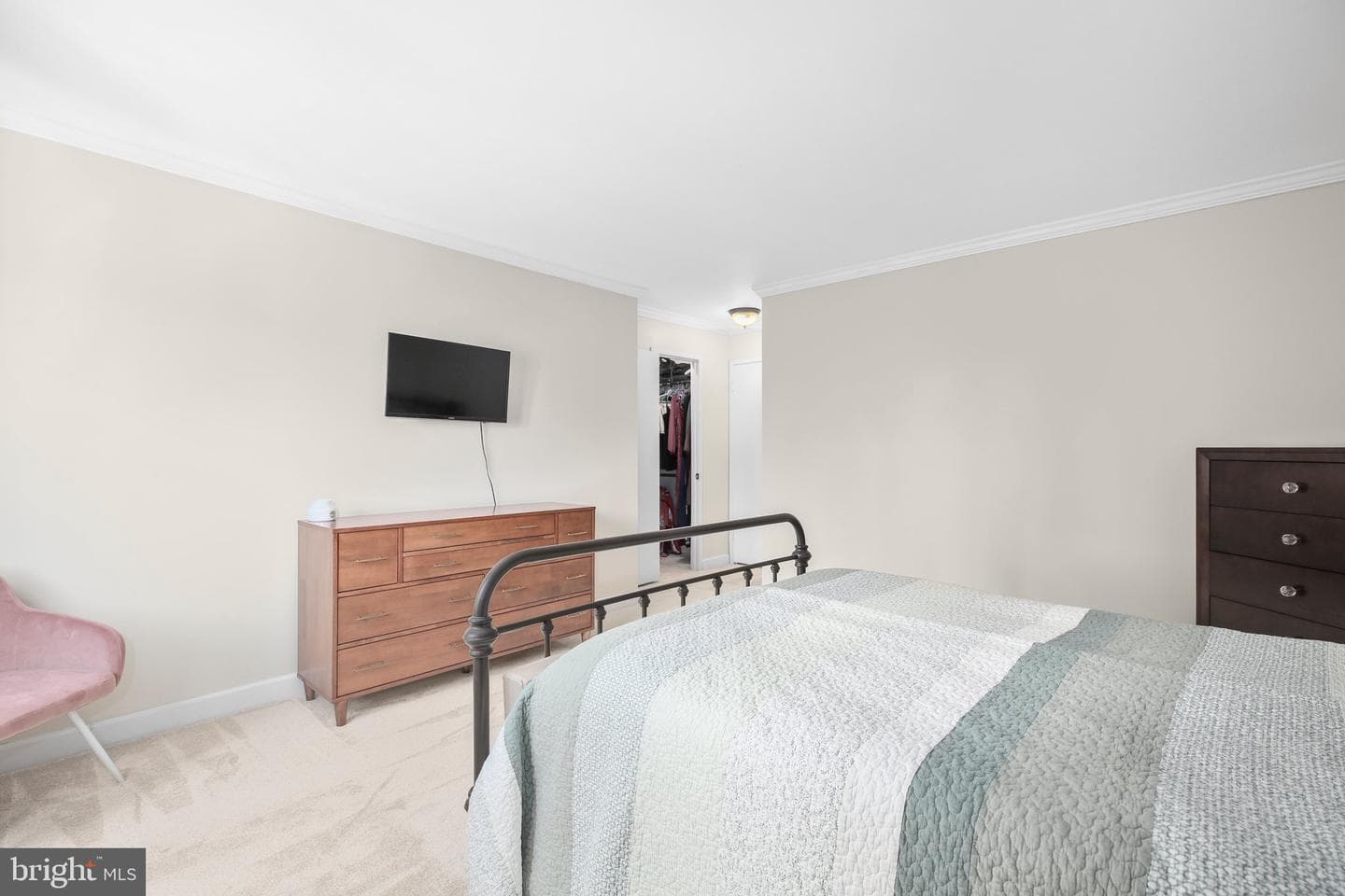 203 Yoakum Parkway #502 photo 17