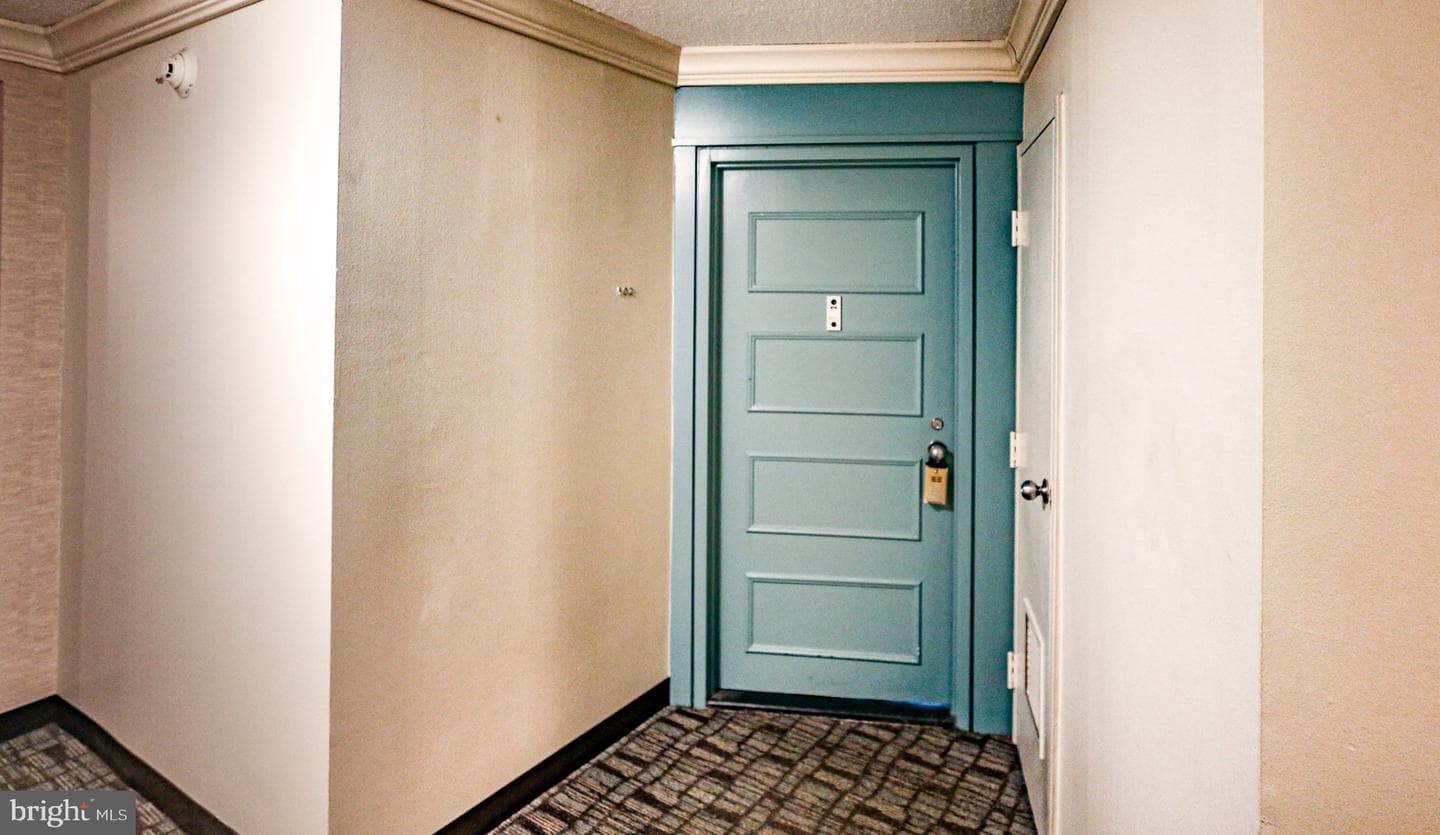203 Yoakum Parkway #502 photo 20