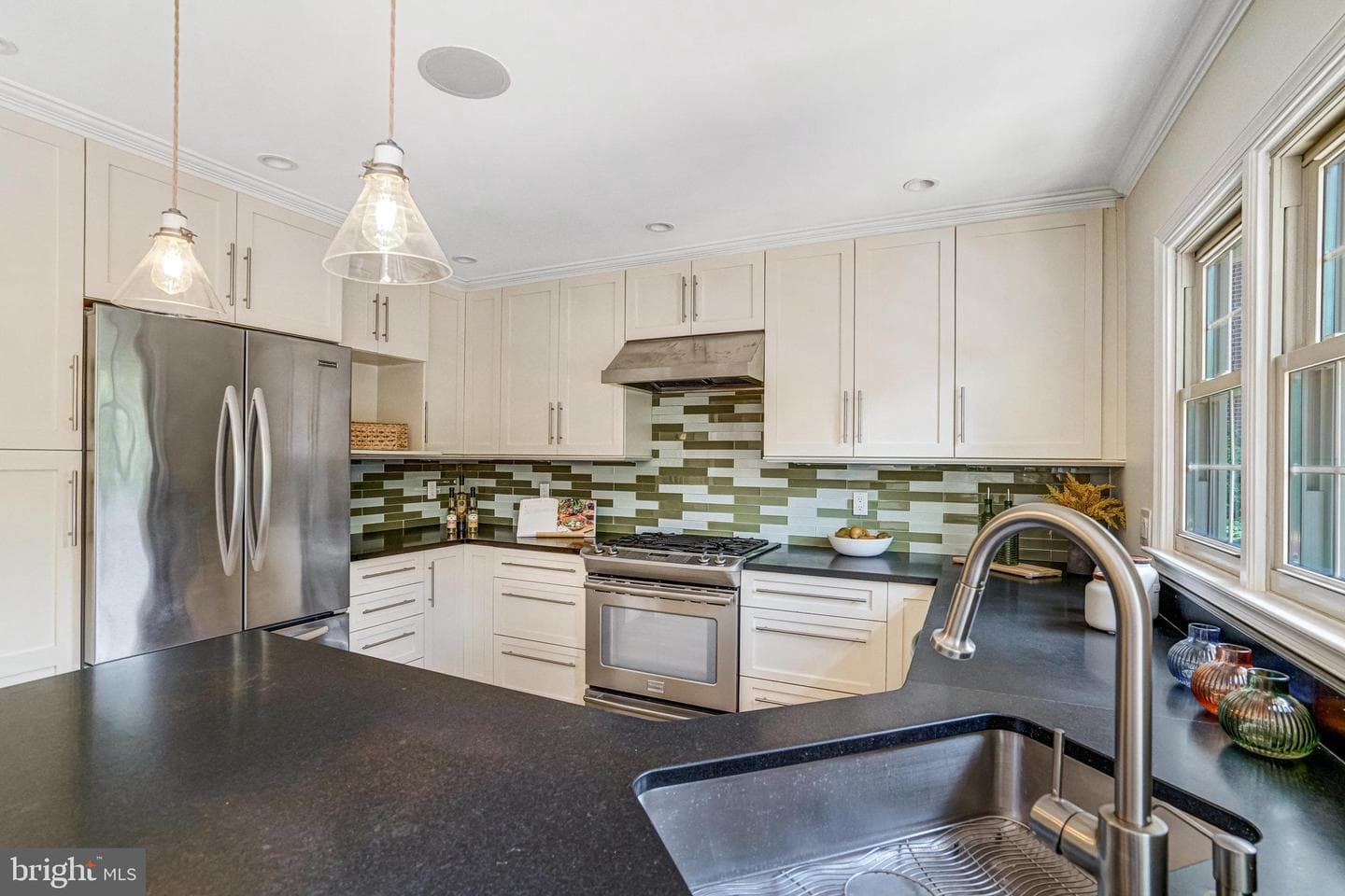 212 Ellsworth Street photo 17