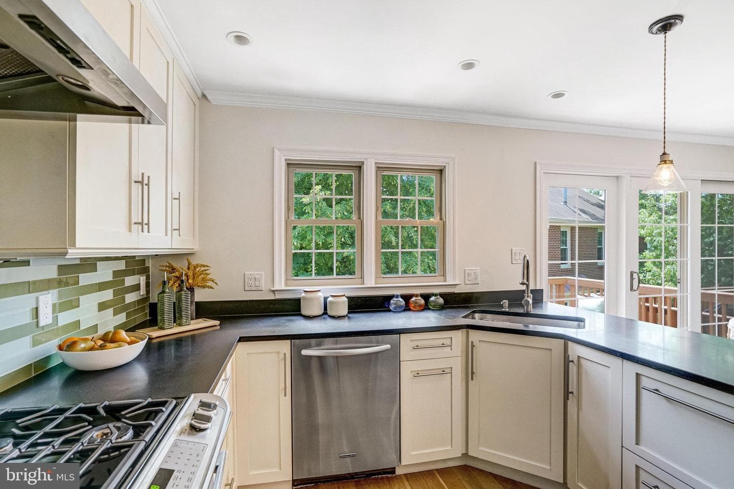 212 Ellsworth Street photo 18