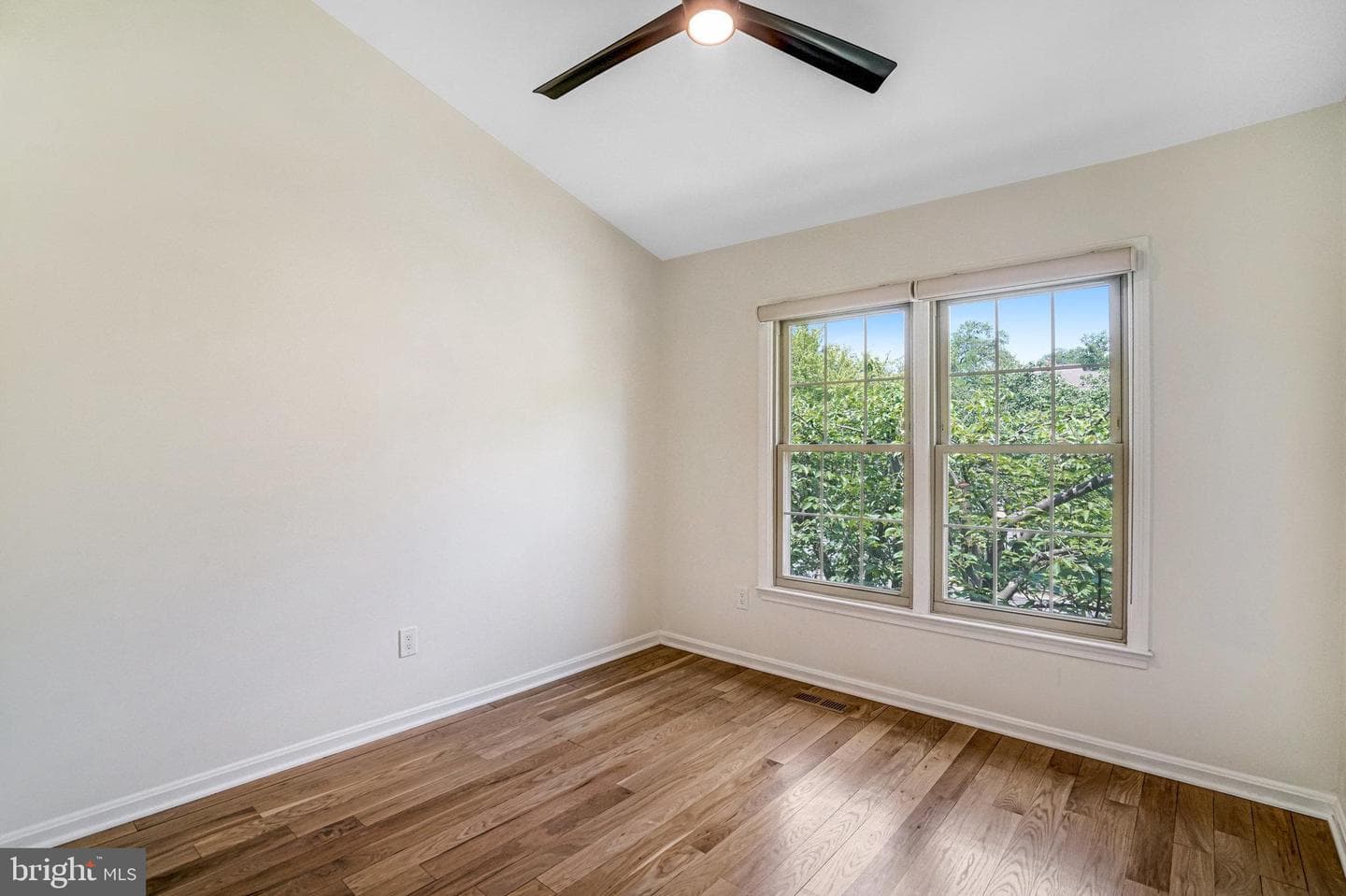 212 Ellsworth Street photo 34