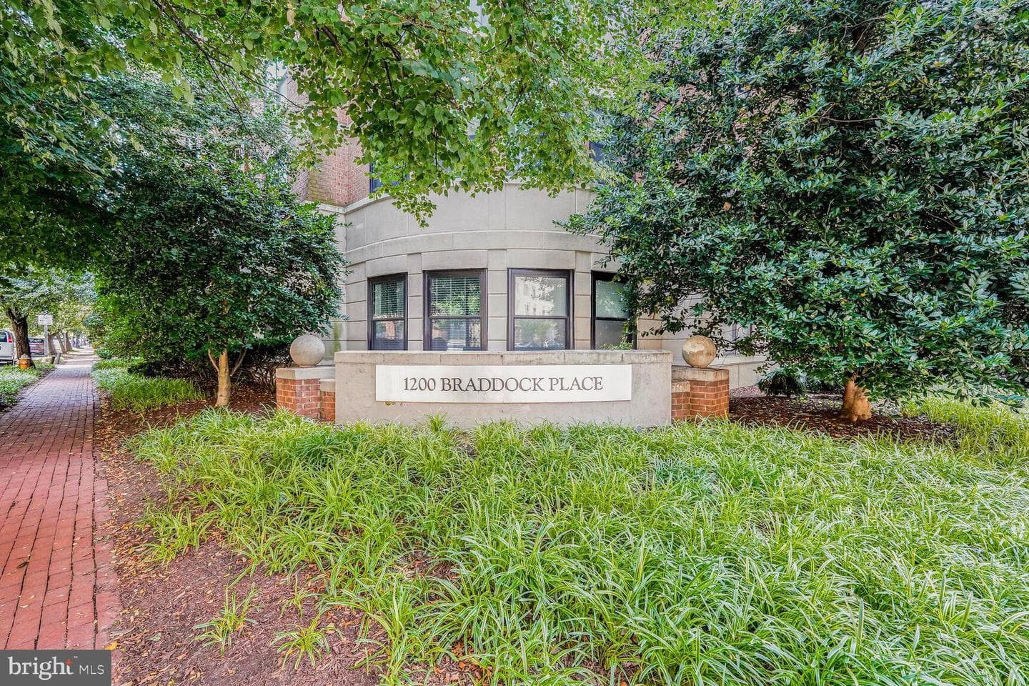1200 Braddock Place #211 photo 2
