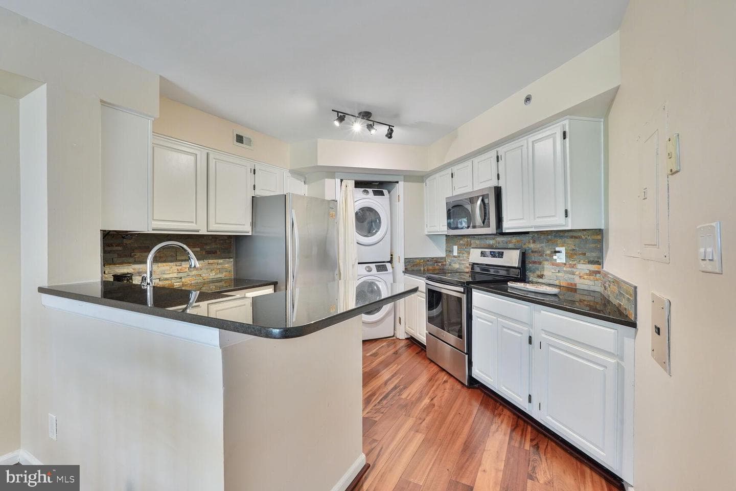 1200 Braddock Place #211 photo 3