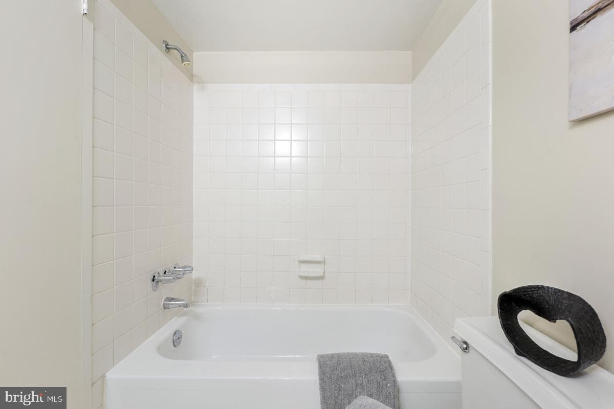 200 N Pickett Street #509 photo 26