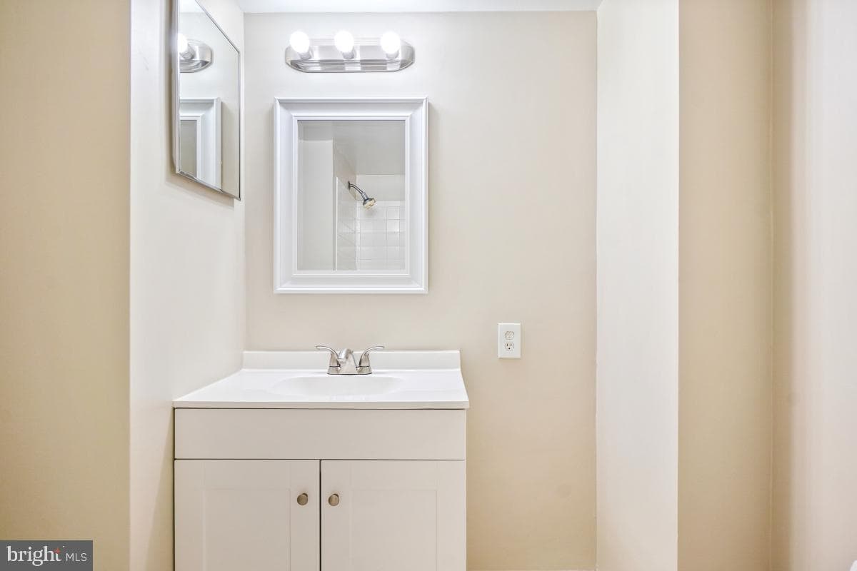 200 N Pickett Street #509 photo 31