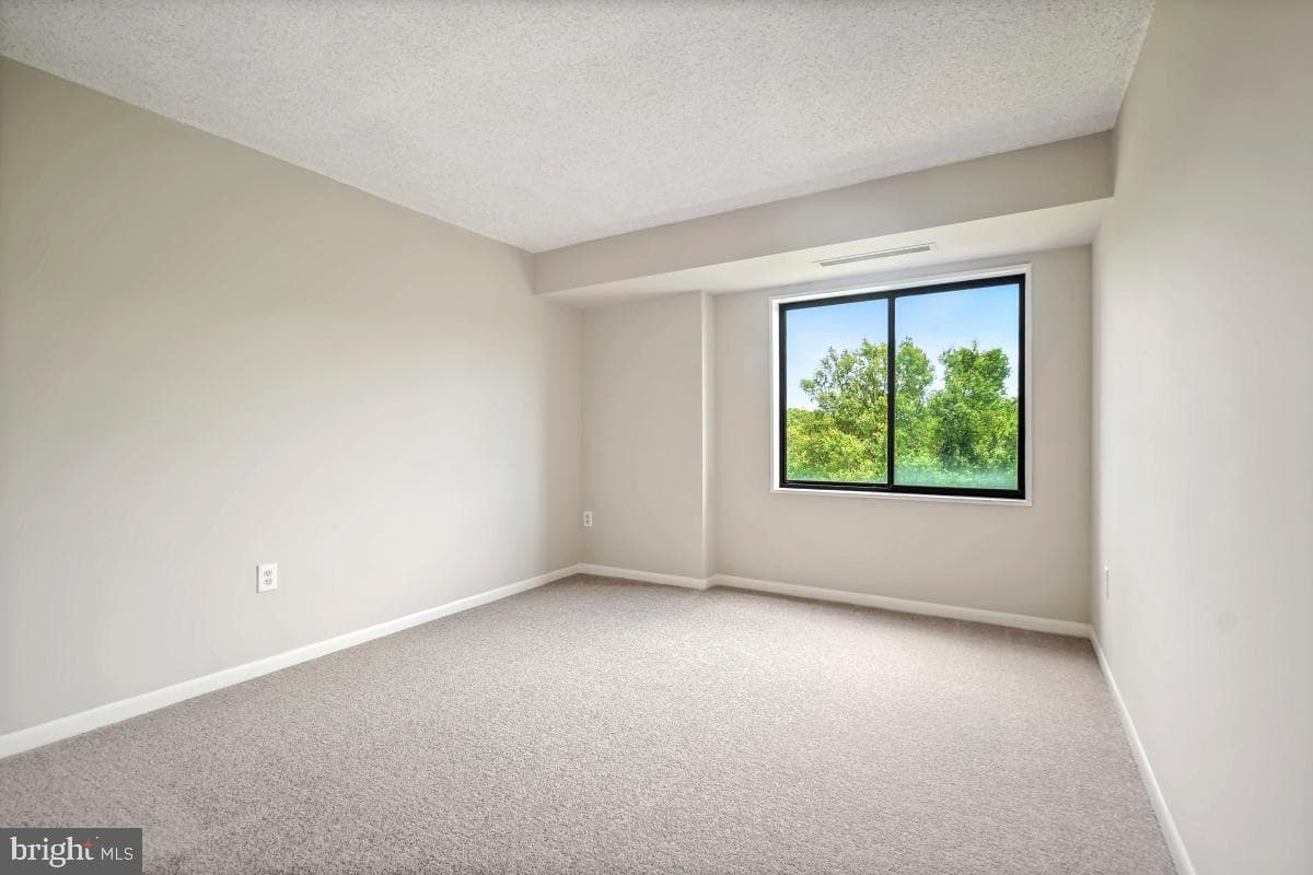 200 N Pickett Street #509 photo 32