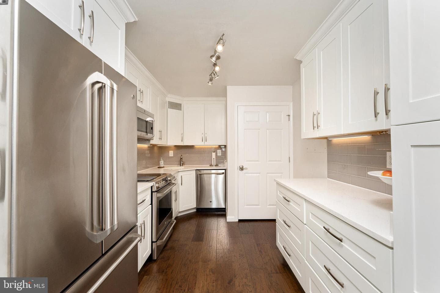 203 Yoakum Parkway #618 photo 11