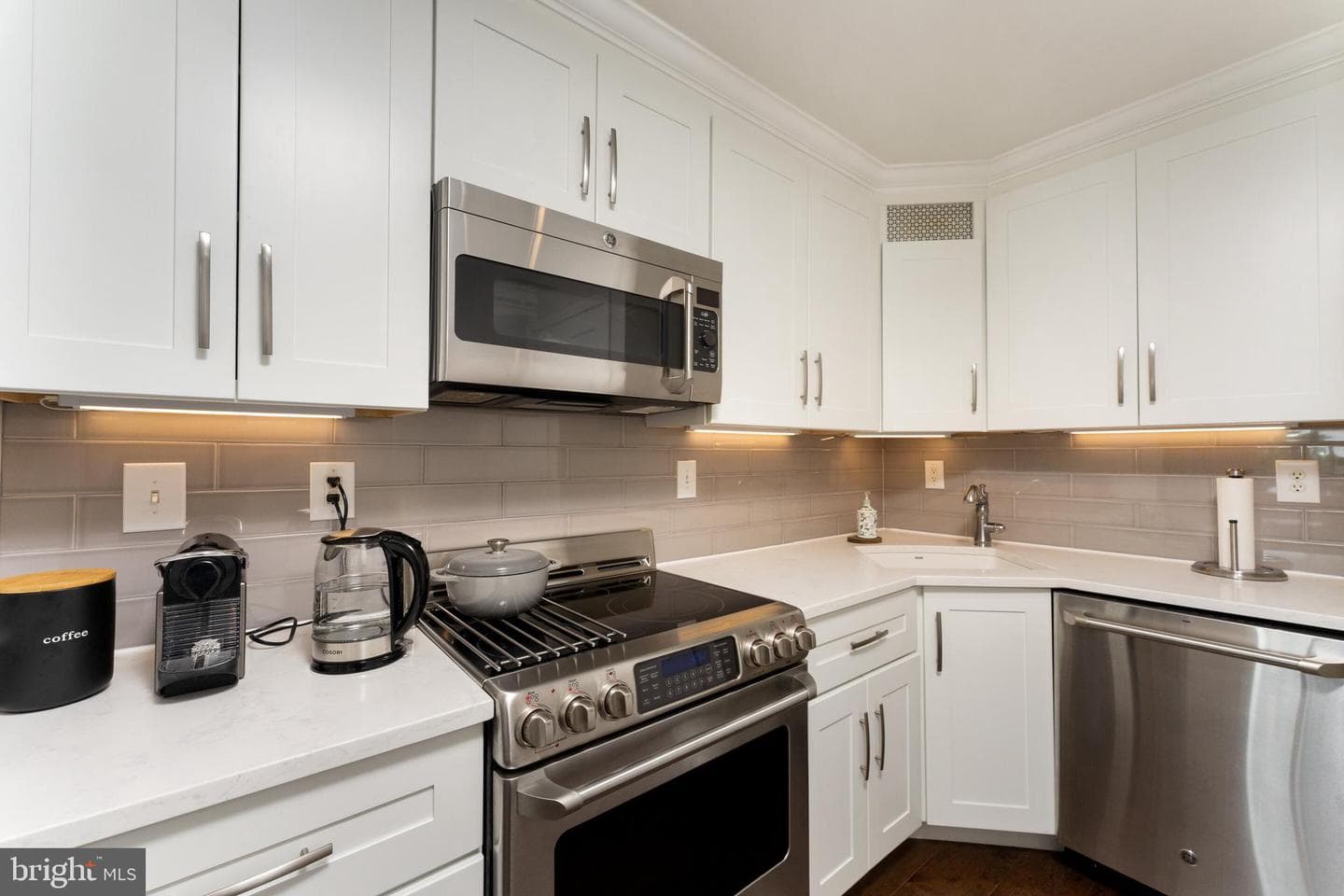 203 Yoakum Parkway #618 photo 12
