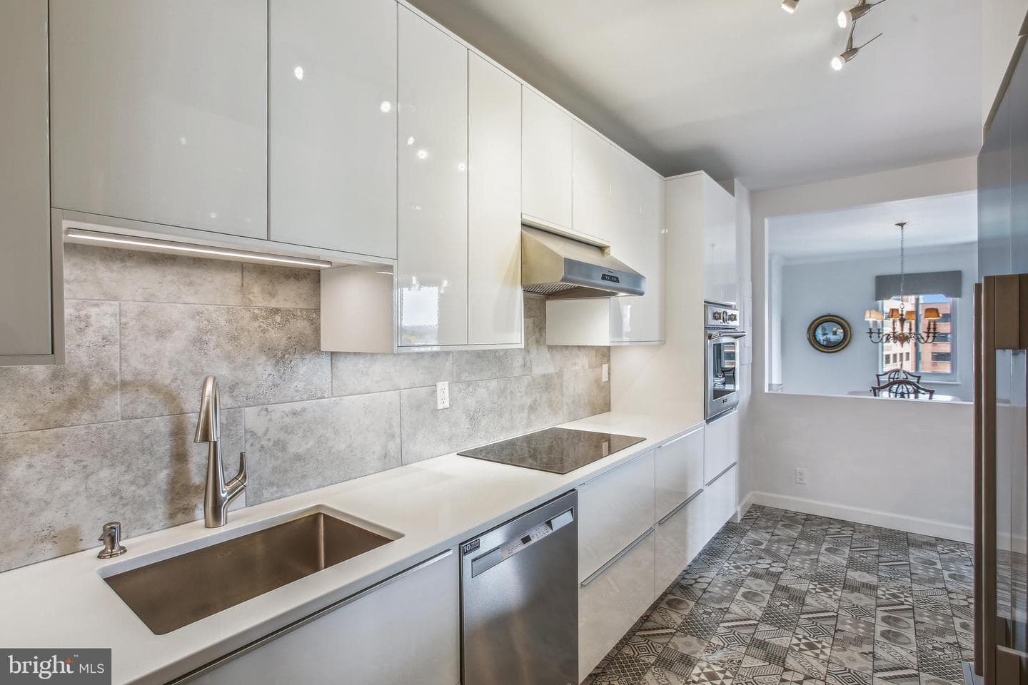 1250 S Washington Street #820 photo 17