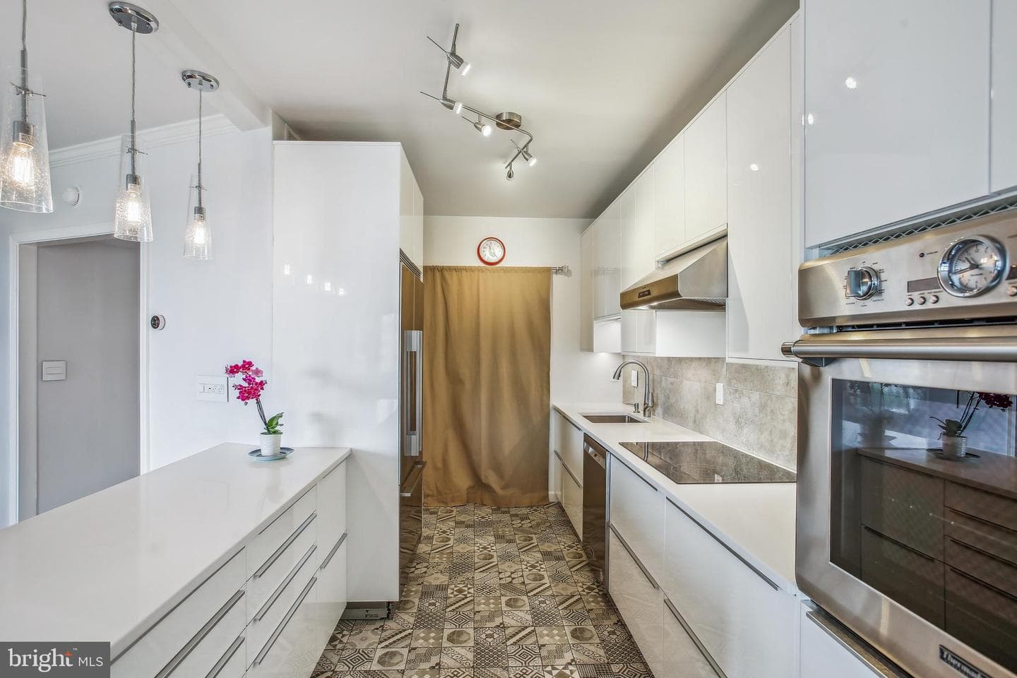 1250 S Washington Street #820 photo 22