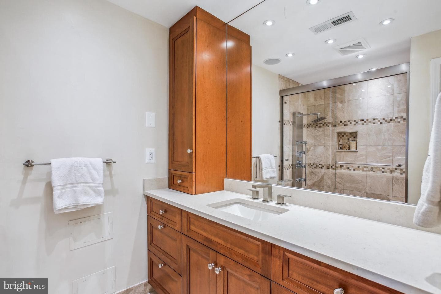 1250 S Washington Street #820 photo 31