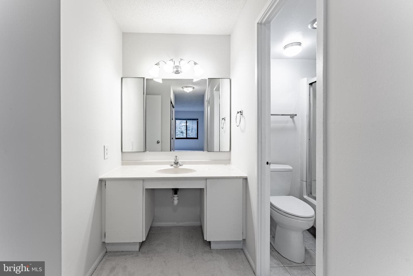 203 Yoakum Parkway #403 photo 16