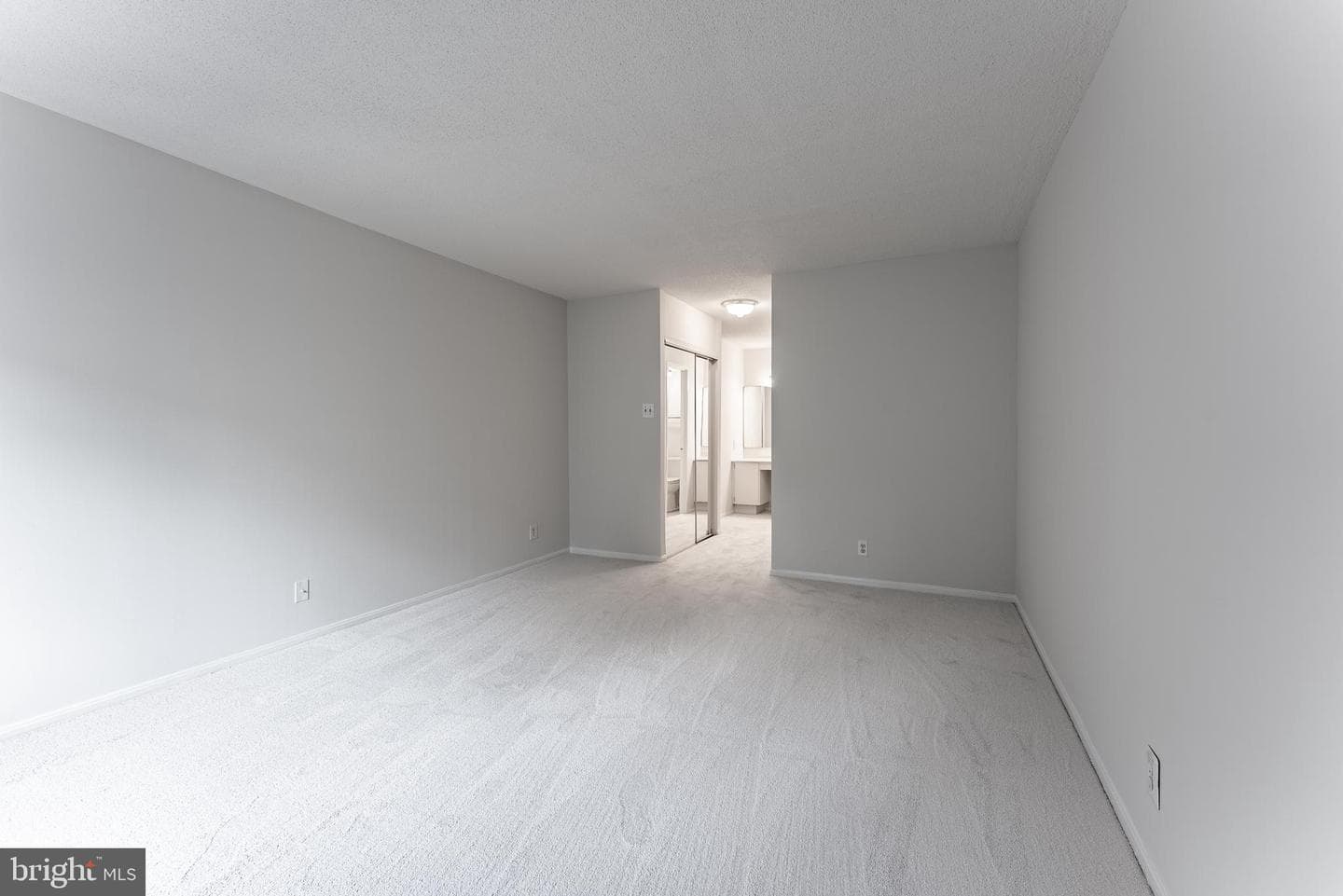 203 Yoakum Parkway #403 photo 17