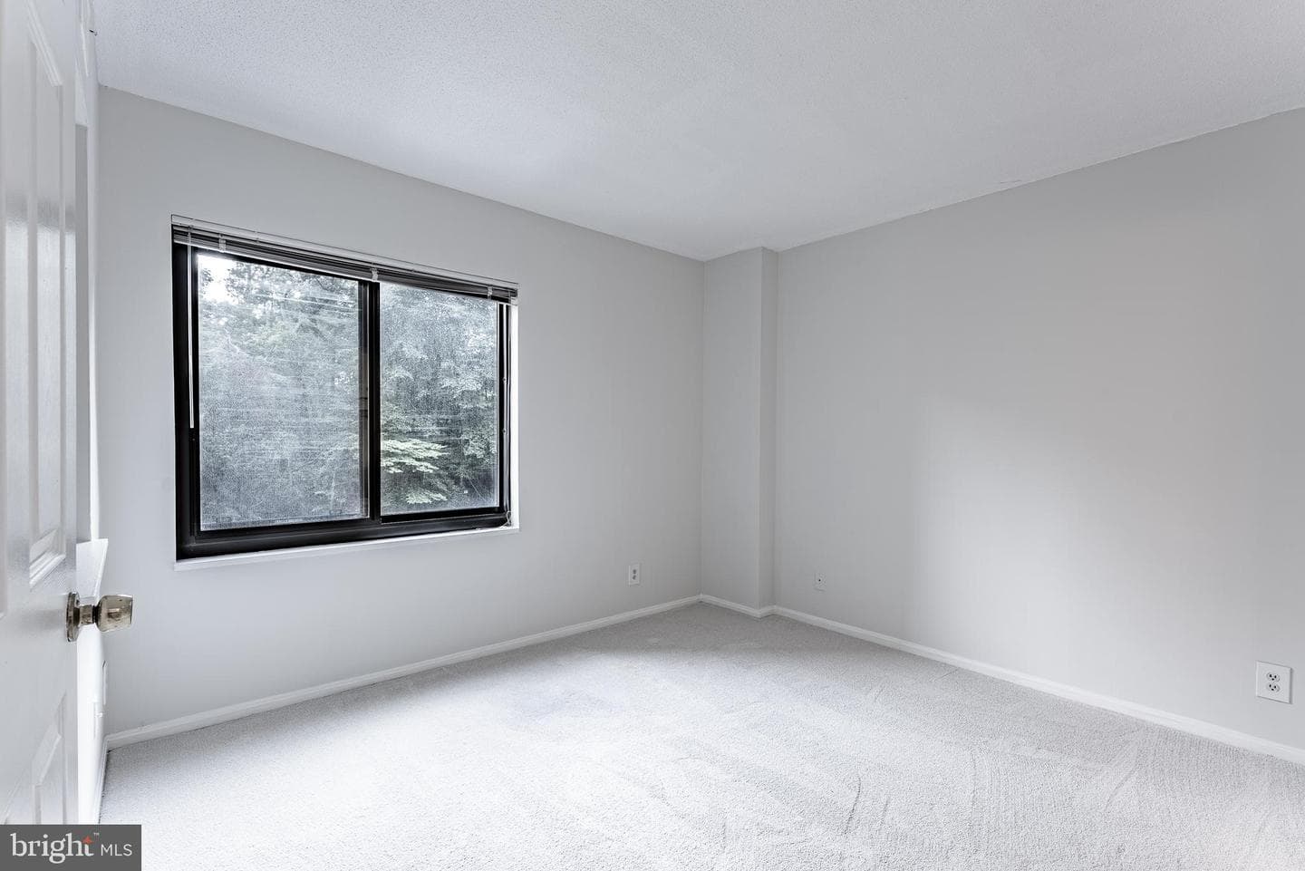 203 Yoakum Parkway #403 photo 27