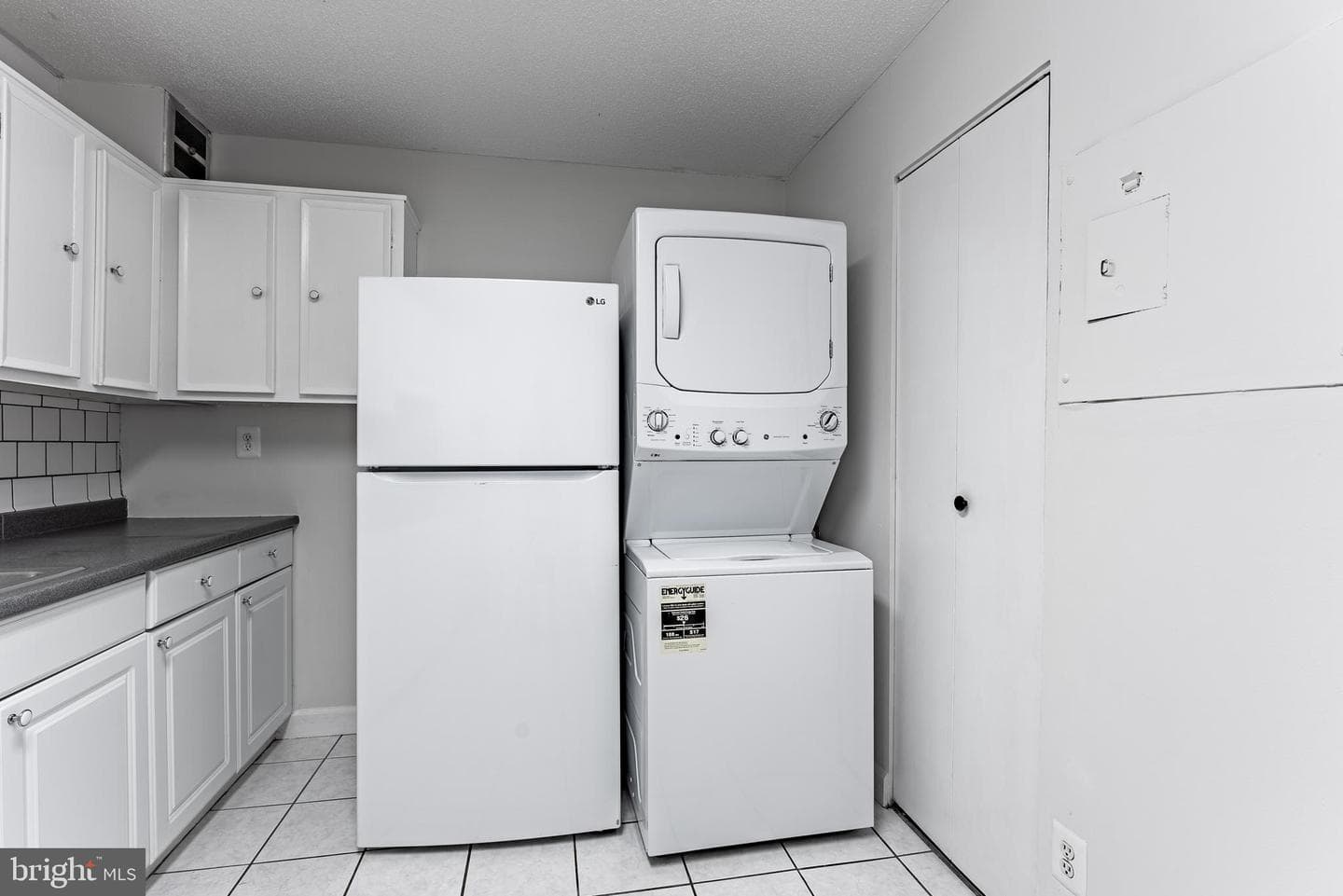 203 Yoakum Parkway #403 photo 30